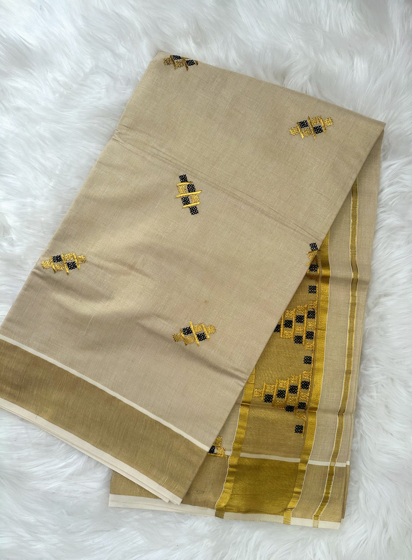 Premium handloom Elegant kasavu saree