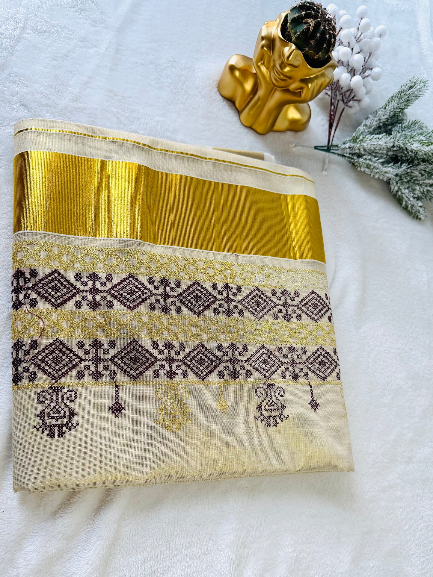 Premium handloom Elegant kasavu saree AB004