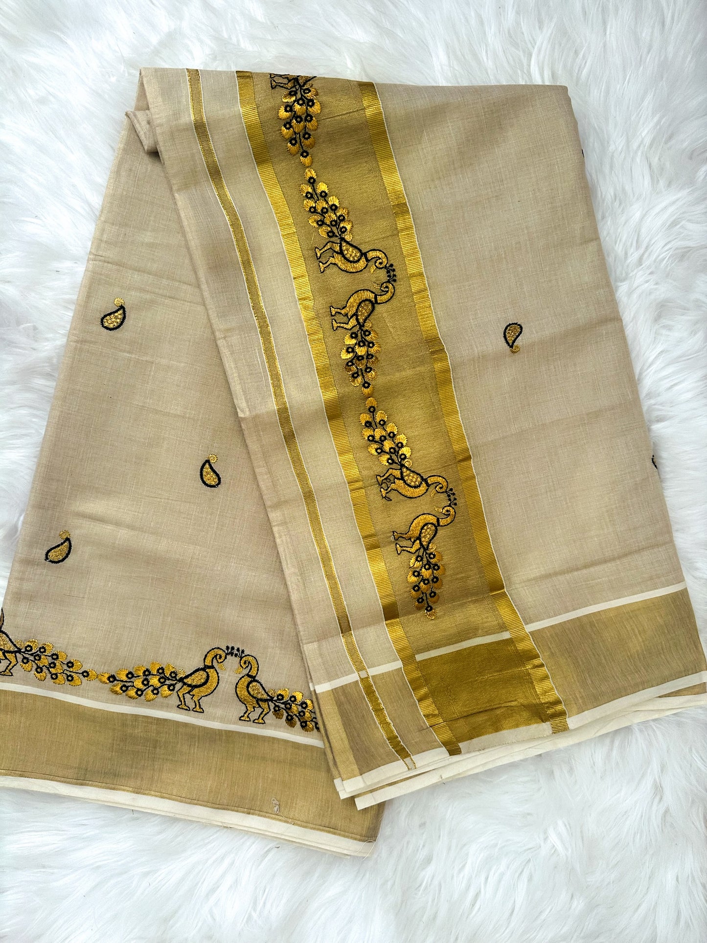 Premium handloom Elegant kasavu saree