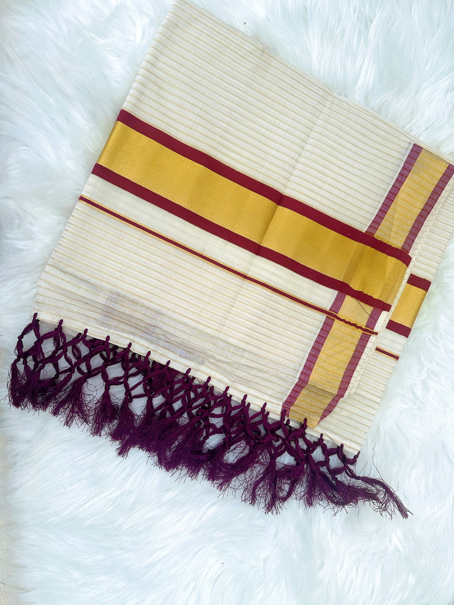 Premium handloom Elegant kasavu saree