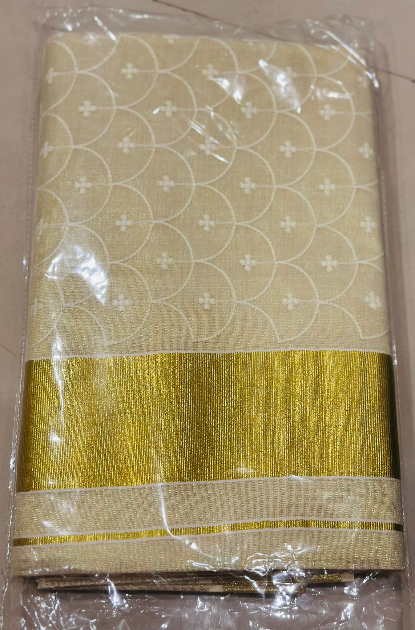 Premium handloom Elegant kasavu saree